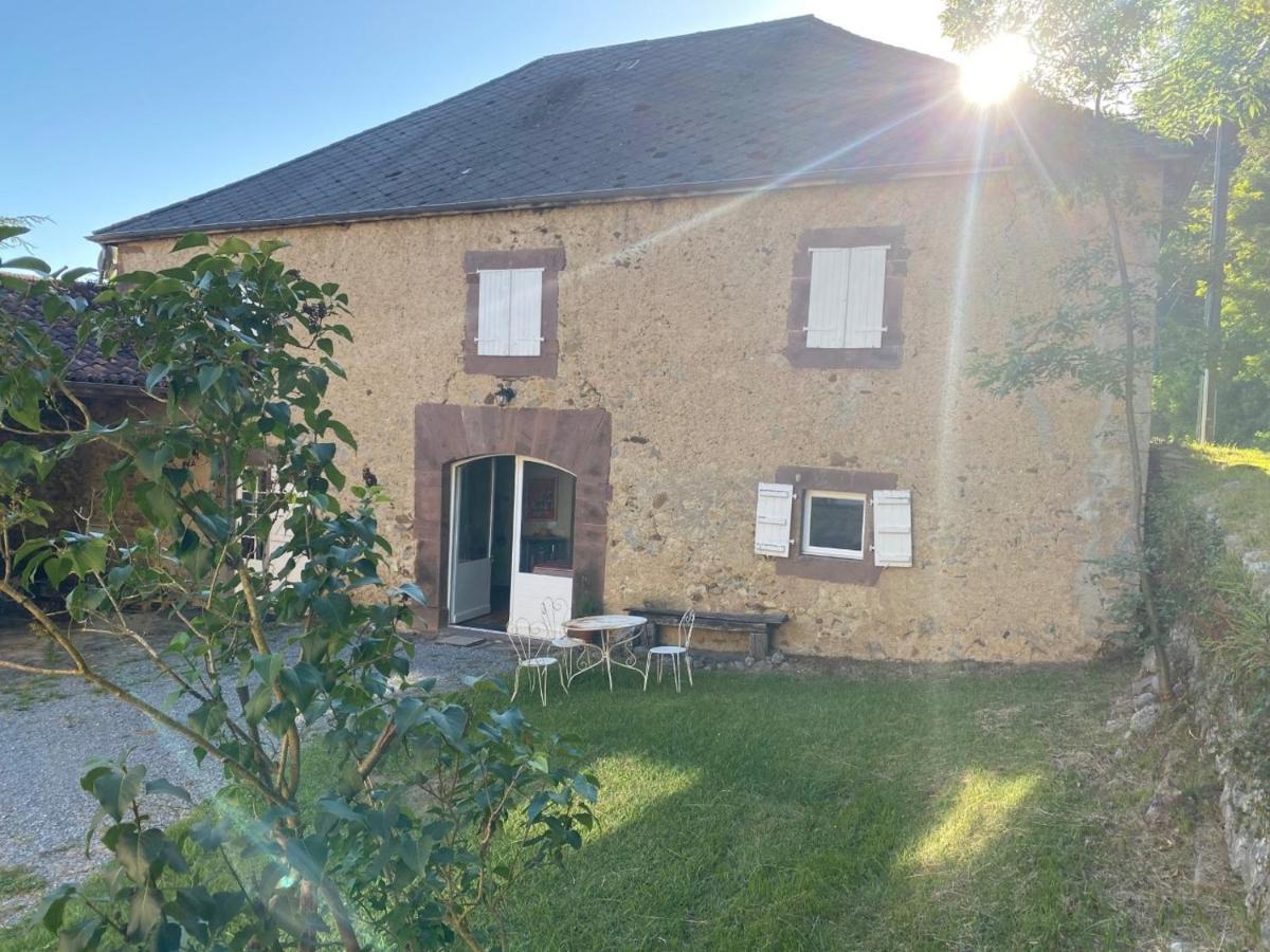 Gite Guiroya Saint-Jean-le-Vieux  Bagian luar foto